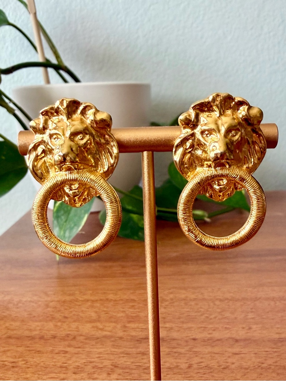 Vintage Anne Klein Gold Tone Lions Head Door Knocker Earrings Clip On Hoop